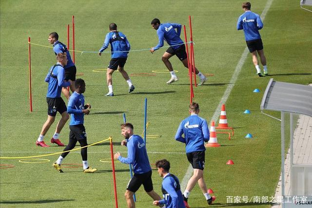 法甲晒梅西世界杯回应C罗：他在38度高温下踢球